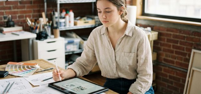 Prépa design ou entrée directe en école spécialisée après le bac, comment trancher sereinement
